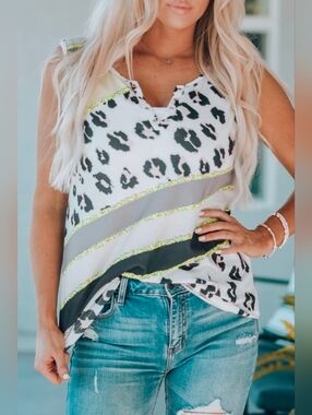 NEW WITH TAGS Medium White Black Yellow Leopard Notch Neck Tank